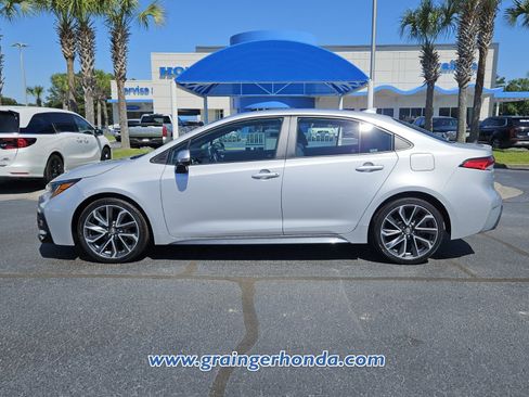 Used 2022 Toyota Corolla SE FWD image 2