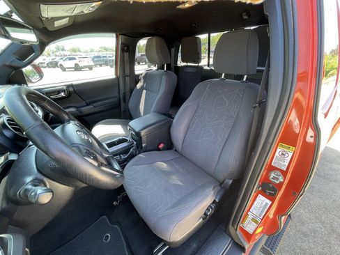 Used 2016 Toyota Tacoma TRD Sport w/ Towing Package RWD image 10