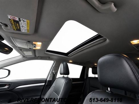 Used 2017 Toyota Highlander XLE AWD/4WD image 4