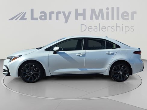 Certified 2025 Toyota Corolla XSE FWD image 2