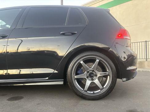 Used 2016 Volkswagen Golf 4-Door image 4