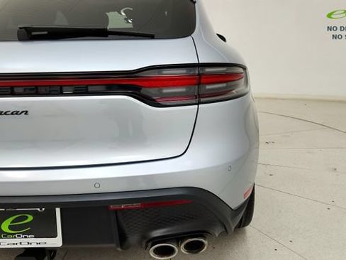 Used 2024 Porsche Macan AWD/4WD image 28