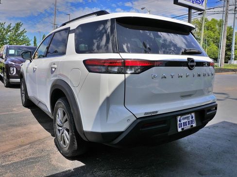 Used 2025 Nissan Pathfinder SV AWD/4WD image 7