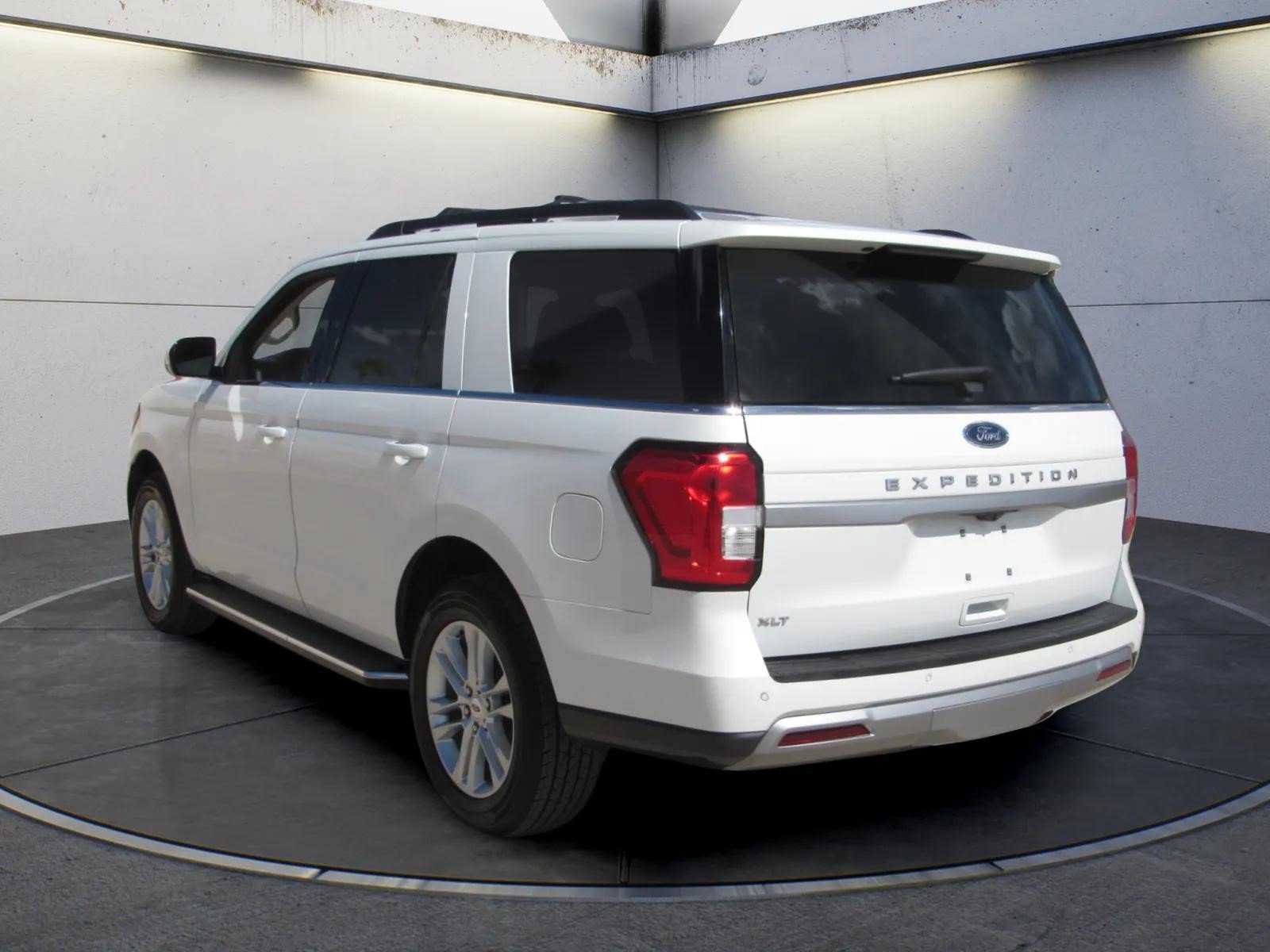 Used 2022 Ford Expedition XLT AWD/4WD image 6