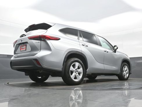 Used 2023 Toyota Highlander LE AWD/4WD image 30