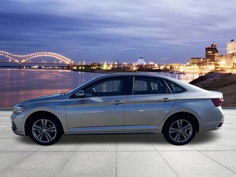 Used 2024 Volkswagen Jetta SE image 2