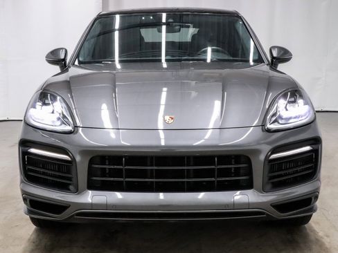 Used 2023 Porsche Cayenne GTS w/ Premium Package image 2