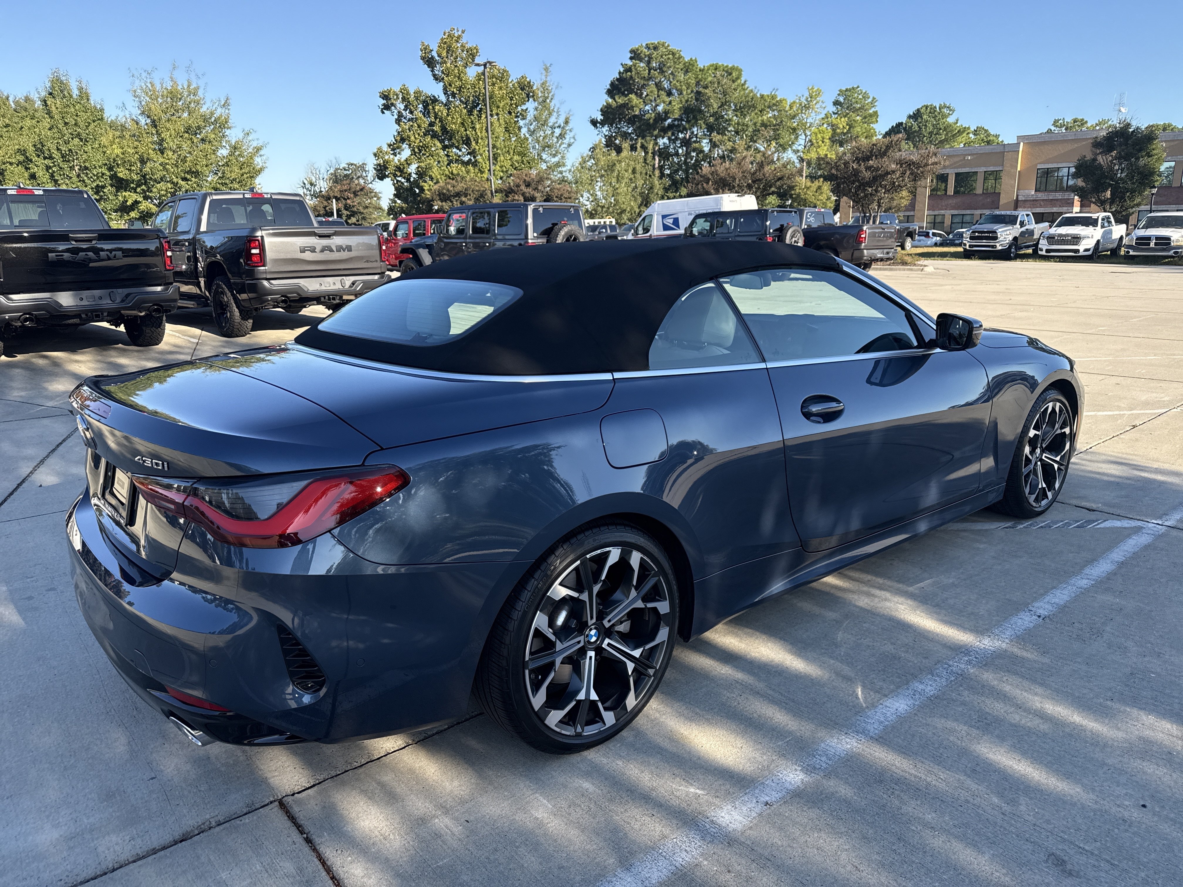 Used 2026 BMW 430i Convertible w/ Premium Package RWD image 23