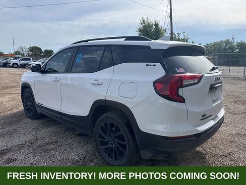Used 2024 GMC Terrain SLE w/ Driver Convenience Package FWD image 4