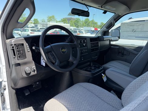 New 2026 Chevrolet Express 3500 Extended RWD image 11