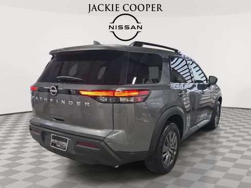 Used 2025 Nissan Pathfinder SV FWD image 5