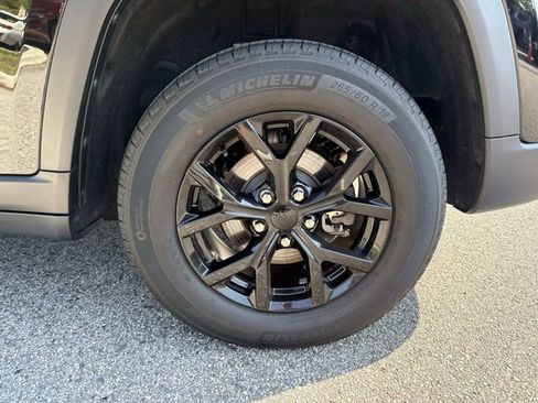 Used 2024 Jeep Grand Cherokee Altitude AWD/4WD image 10