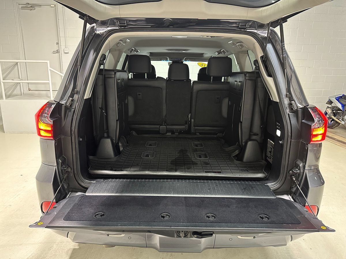 Used 2016 Lexus LX 570 4WD w/ Luxury Package image 9