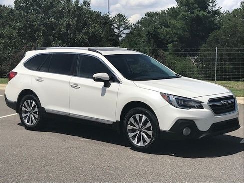 Used 2019 Subaru Outback 3.6R Touring AWD/4WD image 2