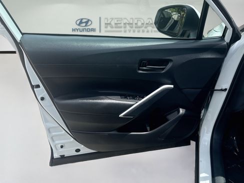 Used 2024 Toyota Corolla Cross LE w/ Moonroof Package FWD image 17