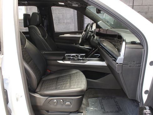 Used 2026 Cadillac Escalade V AWD/4WD image 58
