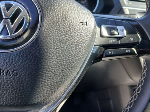 Used 2021 Volkswagen Tiguan SE w/ Panoramic Sunroof Package FWD image 30