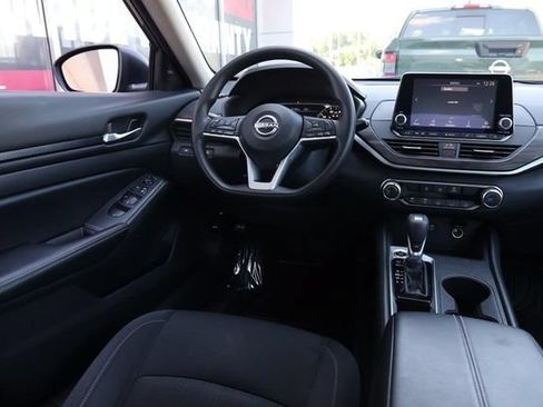 Certified 2025 Nissan Altima 2.5 SV FWD image 22