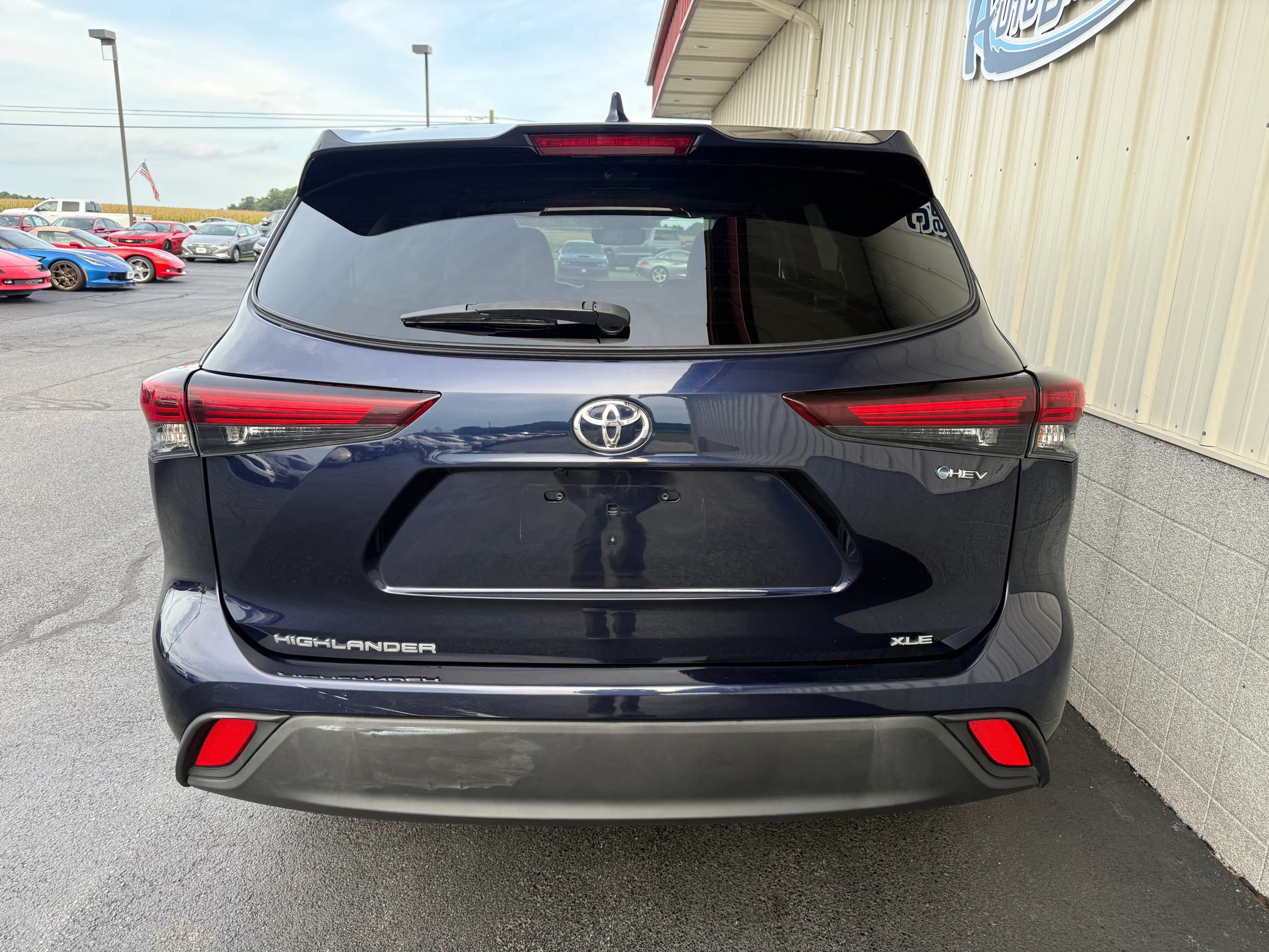 Used 2025 Toyota Highlander XLE AWD/4WD image 5