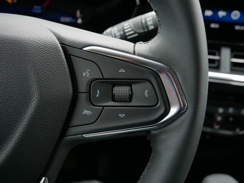Used 2025 Chevrolet Trax ACTIV w/ Driver Confidence Package FWD image 29