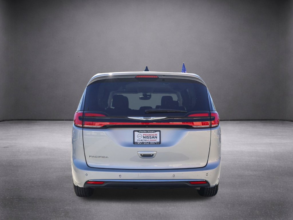 Used 2024 Chrysler Pacifica Touring-L FWD image 6