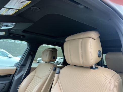 Certified 2023 Land Rover Discovery Metropolitan Edition AWD/4WD image 18