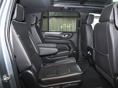 Used 2023 GMC Yukon XL SLT w/ SLT Premium Package AWD/4WD image 45