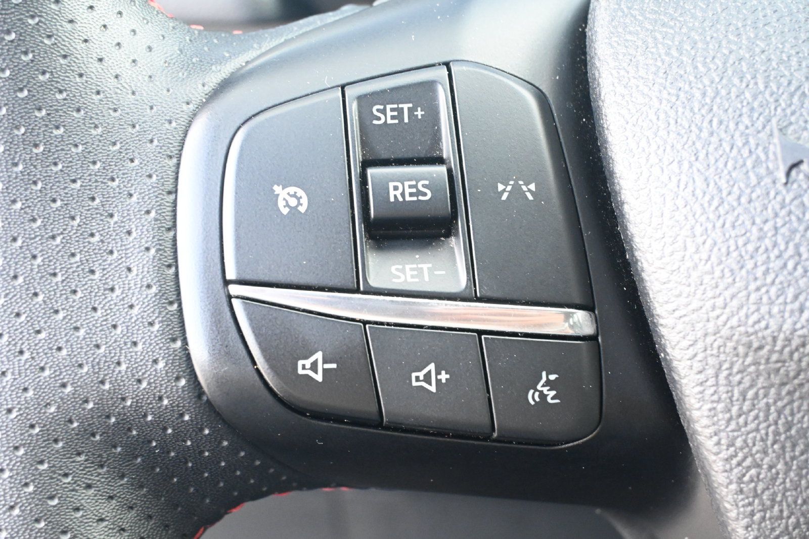 Used 2025 Ford Escape ST-Line Select AWD/4WD image 13