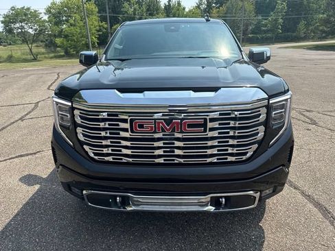 Used 2023 GMC Sierra 1500 Denali w/ Denali Reserve Package AWD/4WD image 8