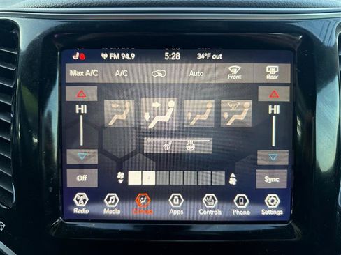 Used 2019 Jeep Cherokee Limited AWD/4WD image 24