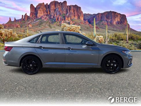 New 2026 Volkswagen Jetta SE image 9