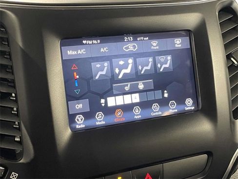 Used 2020 Jeep Cherokee Latitude Plus image 26