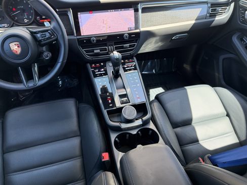 Certified 2025 Porsche Macan GTS image 18