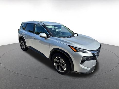 Used 2025 Nissan Rogue SV AWD/4WD image 3