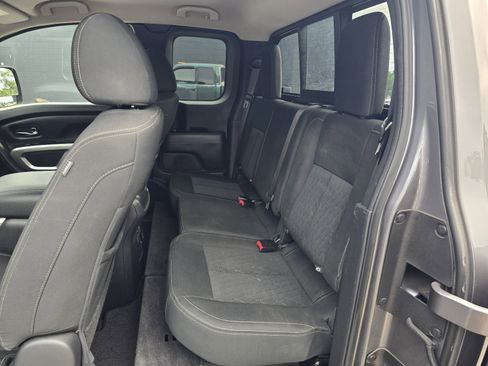 Used 2018 Nissan Titan SV w/ SV Convenience Package AWD/4WD image 15