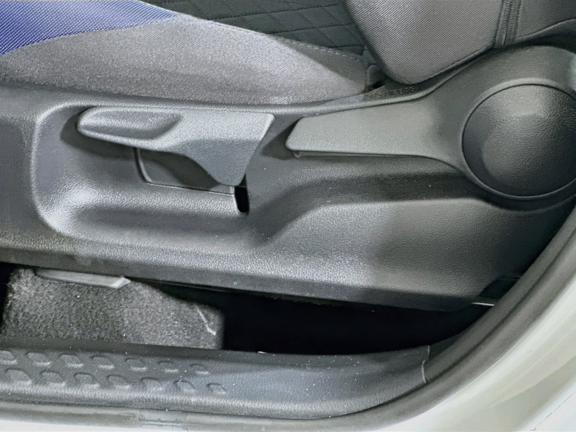 Used 2022 Toyota C-HR XLE FWD image 13