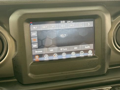 Used 2022 Jeep Gladiator Sport AWD/4WD image 16