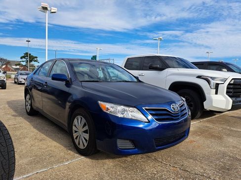 Used 2011 Toyota Camry LE image 3