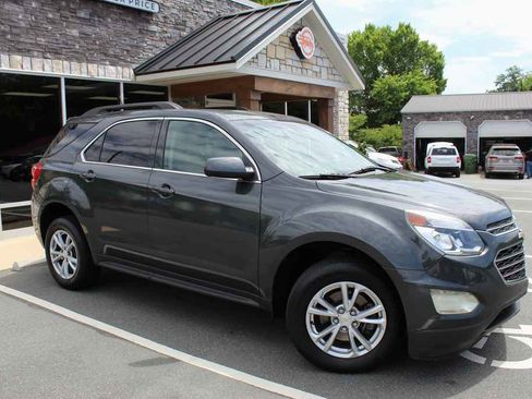 Used 2017 Chevrolet Equinox LT FWD image 3