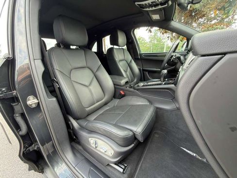 Certified 2024 Porsche Macan AWD/4WD image 18
