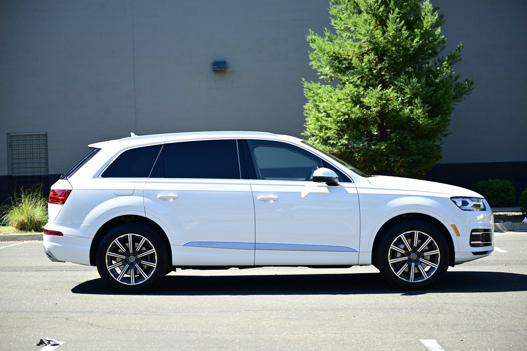 Used 2017 Audi Q7 3.0T Premium Plus w/ Premium Plus Package AWD/4WD image 4