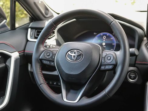 Used 2025 Toyota RAV4 XSE w/ Premium Package AWD/4WD image 13