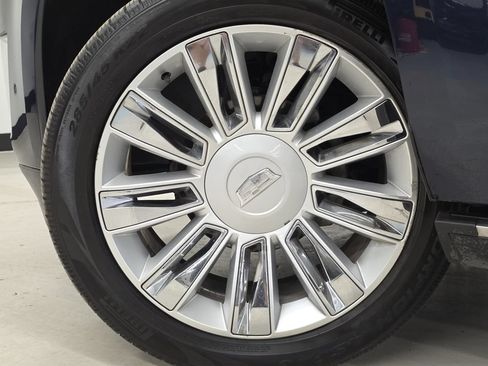 Used 2018 Cadillac Escalade Platinum AWD/4WD image 51