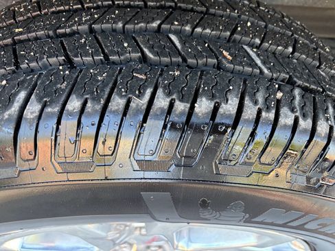 Used 2021 GMC Sierra 1500 SLT image 40