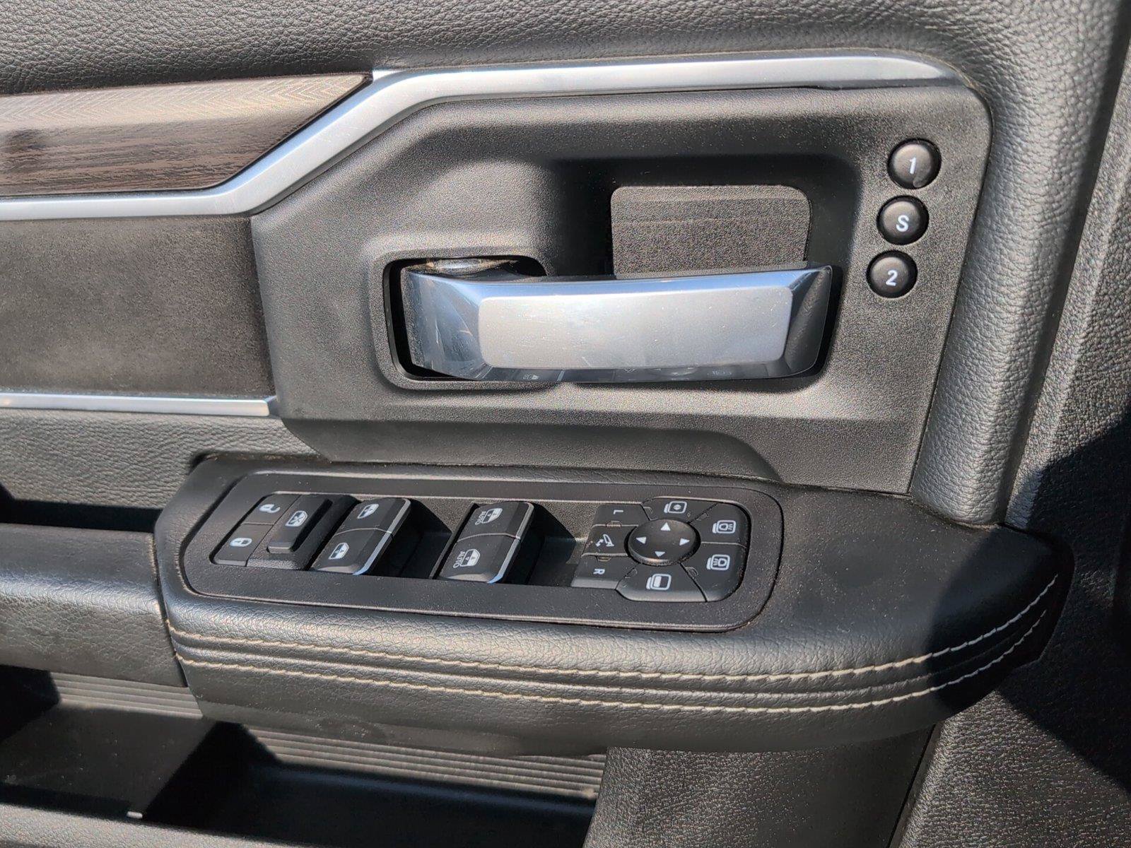 Used 2025 RAM 2500 Laramie AWD/4WD image 17