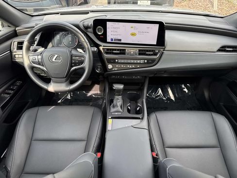 Used 2025 Lexus ES 350 w/ Premium Package FWD image 18