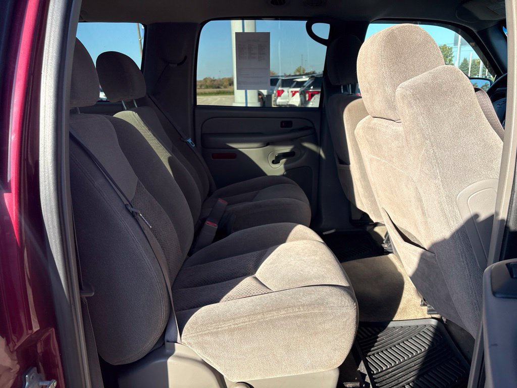 Used 2005 Chevrolet Suburban LS w/ Preferred Equipment Group AWD/4WD image 17
