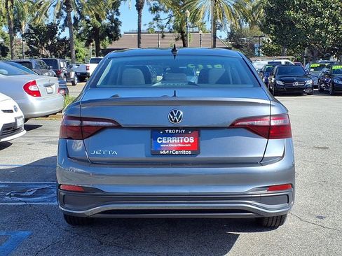 Used 2024 Volkswagen Jetta S image 4
