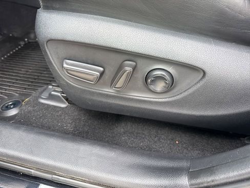 Used 2019 Toyota RAV4 Limited image 10