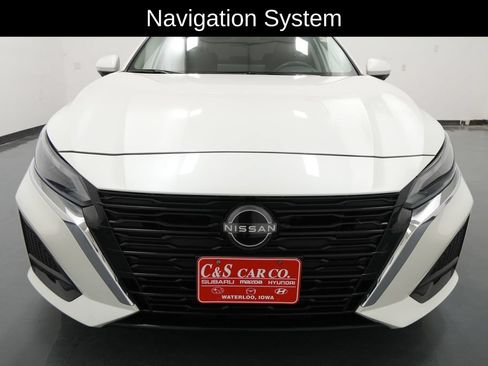 Used 2024 Nissan Altima 2.5 SL AWD/4WD image 2